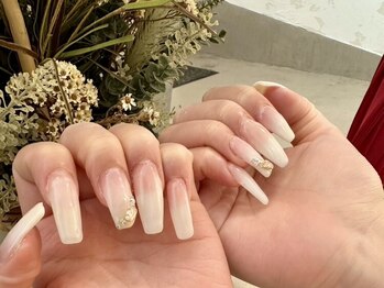 プルメリアドット(Plumeria.)の写真/【ちび爪・深爪も理想の指先へ♪】1本￥300～の長さ出しで、手元が美しく映える形に。デザインも豊富です◎