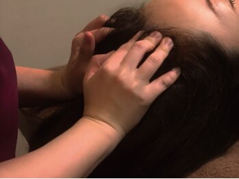 アジアンリラクゼーション ヴィラ 大橋店(asian relaxation villa)/ヘッドマッサージ施術シーン