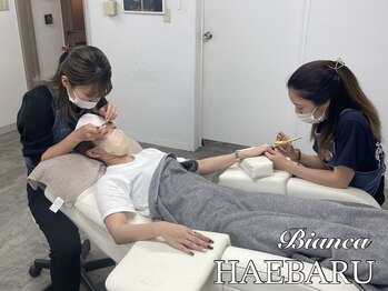 ビアンカ 沖縄南風原店(Bianca)の写真/《同時施術で時間短縮◎》大人気メニュー！シングルエクステ120本&デザインネイル¥11550！初回オフ無料♪