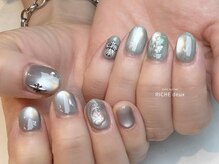 リッシュ ドゥ(RICHE deux)/グリーン×グレーマグの氷ネイル