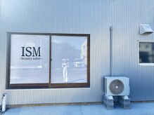 イズム(ISM)の雰囲気（【店舗外装】駐車場3台完備◎）