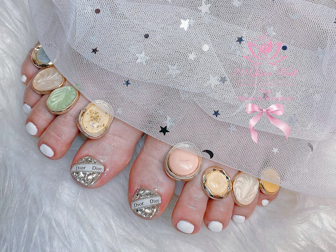 2025年-2026年冬トレンド】マグネット フットのネイルデザイン集｜人気