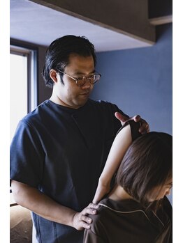 とける 心斎橋本店/自分では難しい本格ストレッチを