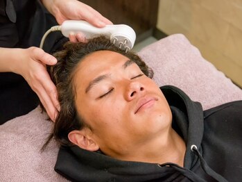 トータルメンズエステ キング(KING)の写真/【医療提携×サロンケア】で頭皮メンテナンス&育毛促進◎アロママッサージも◎ぜひ体感してみてください！