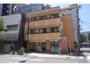 クレインカイロプラクティックオフィス 鶴見/レンガ造りの建物が当店です☆