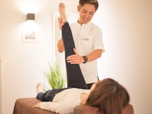 マカナ整体サロン 栄(MAKANA)/美脚矯正風景