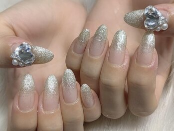 モモ(Momo)/ハートストーンネイル