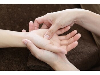 ピリナ(Pilina)/ハンド・デコルテ・首肩・肩甲骨