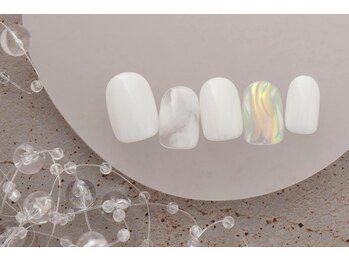 5000円　大人ネイル　ホワイト