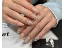 シンプルちぐはぐドットネイル