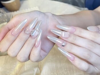 ティニコー(Tinicoo)の写真/【長さだし対応】パーツ豊富!シンプルでも美爪に見えるロングネイル,派手好きにはたまらない持ち込みもOK♪