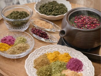 ニコリー(nicolii)/21種の植物ローズ発酵よもぎ蒸し