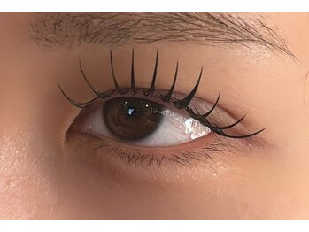 ナノン(nanon)の写真/寝てもお喋りもOK！リラックスできるまつ毛サロンで華やかな目元を演出！心地よい時間をお楽しみください♪