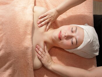 エクリュ 筑紫野二日市店(Ecru)/デコルテもしっかりとケア！