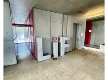 バニアン(Banyan)の雰囲気(開放感あるエントランス!EVで3Fまでお上がり下さい。)