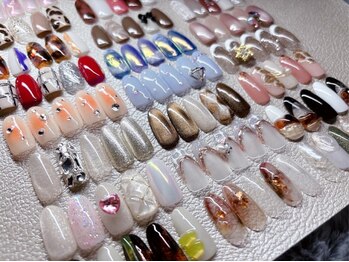 エクステ ネイル アイラッシュ サルサ グレイス 千葉店(SALSA GRACE)の写真/【パラジェル取扱いサロン】約70種のサンプルをご用意！全てオフ込♪その場の次回予約で2回目も同価格♪