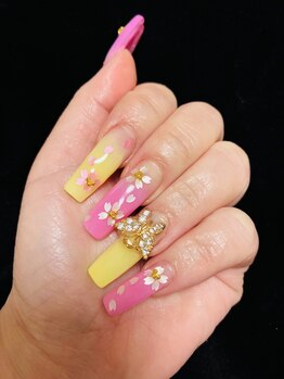 ネイルサロン ミリィー(Nail Salon MiRy)の写真/誰にも邪魔されないプライベート空間で納得のいく映える手元に☆スカルプのストーン,カラーにもこだわり有!