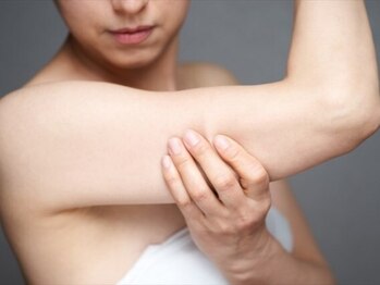 YOSAPARK Ange 千早店 【痩身×美肌×よもぎ蒸し×ダイエット】《3月5日 NEW OPEN》の写真/自分では落としづらい二の腕や背中のハミ肉はプロにお任せ◎ルルオンとリンパケアで脂肪を柔らかくして分解