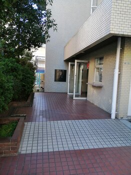 整体院 修/マンション入口