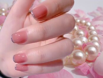 アップネイル/指先が長く見える先端フレンチ