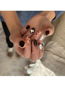 大人かわいいバレンタインネイル