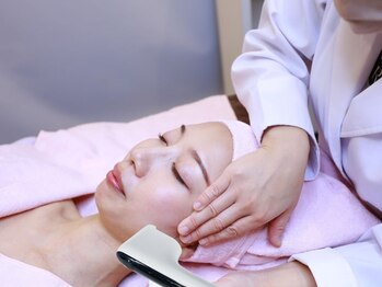 アイアム(I am)の写真/【沖縄初上陸！】最新マシンハイリフト小顔ケア☆肌質に合わせくすみ、たるみを改善し、品格ある透明肌へ！