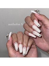 エス(S)/ホワイトカラーにVカット