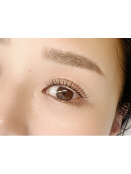 ナチュラル上品な目元にしたい