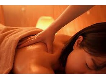 ボディ&小顔ヘッドサロン come true【カムトゥルー】の写真/身体は軽く、顔はスッキリ♪新氣漢方オイルで全身リンパマッサージ+ヘッド+小顔リンパ120分¥13000