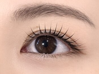 アイラッシュ バイ コンベックス(EYELASH by convex)の写真/【まつ毛パーマ¥5280～】自まつげを根元から立ち上げ、ナチュラルなのにしっかり印象的な目元へ♪