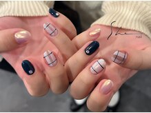 シー(SHE)/マグネットチェックネイル