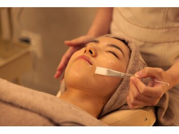 美容サロン ALMA東京 品川店 【エクソソーム導入専門店】の写真/鏡を見るのが楽しみに♪高純度エクソソームが肌本来の美しさを引き出し、内側から輝く素肌へ導く◎