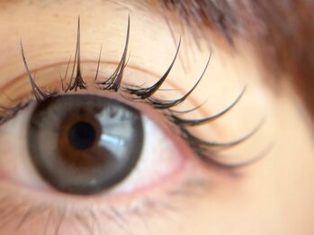 クレセント アイ アンド ネイル 大濠公園店(Crescent)の写真/&healthyでボリュームたっぷりの目元が叶う♪太さや長さ・カールも豊富にご用意!目元の美しさをキープ◎