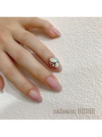 ビジューネイル