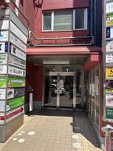 アイラ 津田沼店(EYELA)/当店ビルの入口です
