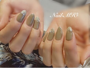 先端にラメグラストーンアート!