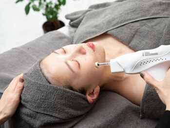エープラス リジェネセンスエステティクス(A+ Regenessence Esthetics)の写真/【医療提携】エクソソームでたるみ改善・ハリ感UPし、活力に満ちた印象に。キメ細かい健康的な肌を取り戻す