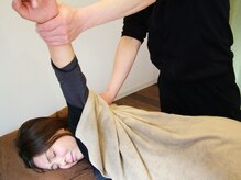 ほぐし屋KIDの雰囲気(肩甲骨はがしで肩甲骨周りの可動域を拡大。肩こりすっきり解消!)