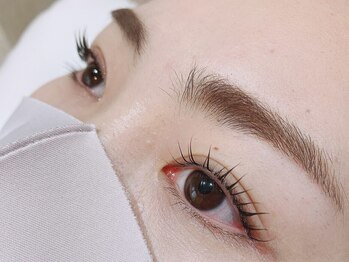 ナチュラルビビ 梅田大阪駅前第2ビル店(Natural ViVi)の写真/眉毛の印象で顔の雰囲気は大きく変わる！毛流れを整えることで立体感が生まれ、すっぴんでも美しい印象に♪