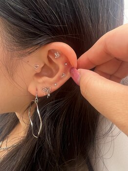 スピラ 上通店(Spira)/シルバーちりばめ耳ツボデザイン