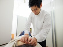 【運動鍼】鍼をさした状態で筋肉を動かす独自技術