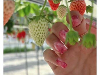 ネイルアンドアイラッシュスタジオ シュシュ(chouchou)/いちごオレネイル