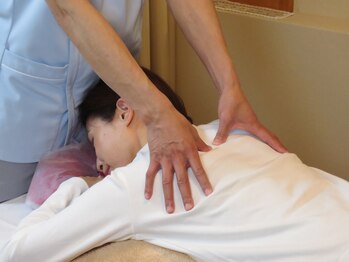 健康1経絡整体院/施術風景 《経絡整体》