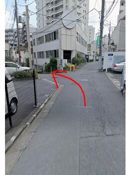 アリー(Alii)/少し進むとY字路に分かれます。