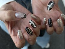 かね吉本店、レストランティファニーの斜め向いの白い建物です♪