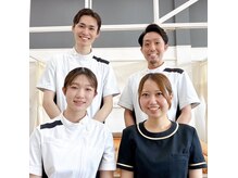 ロルク鍼灸整骨院の雰囲気（女性の施術者/セラピストも在籍しています。）