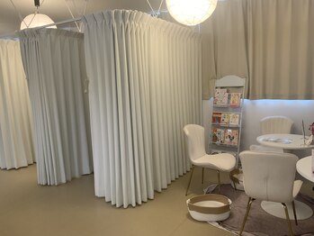 プレシア/広々とした店内