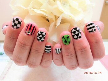 グランチュール(Grantulle)/幾何学柄ネイル