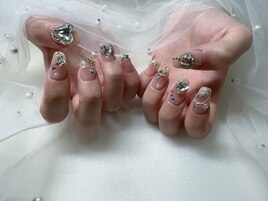 パーツでキラキラワンホンネイル