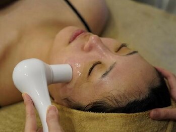 スリーメイ(3mey)の写真/【スタッフは看護師資格あり◎】脂肪増減剤"ヒアルリッチ"でお肌にボリュームを♪二重顎/たるみも改善!